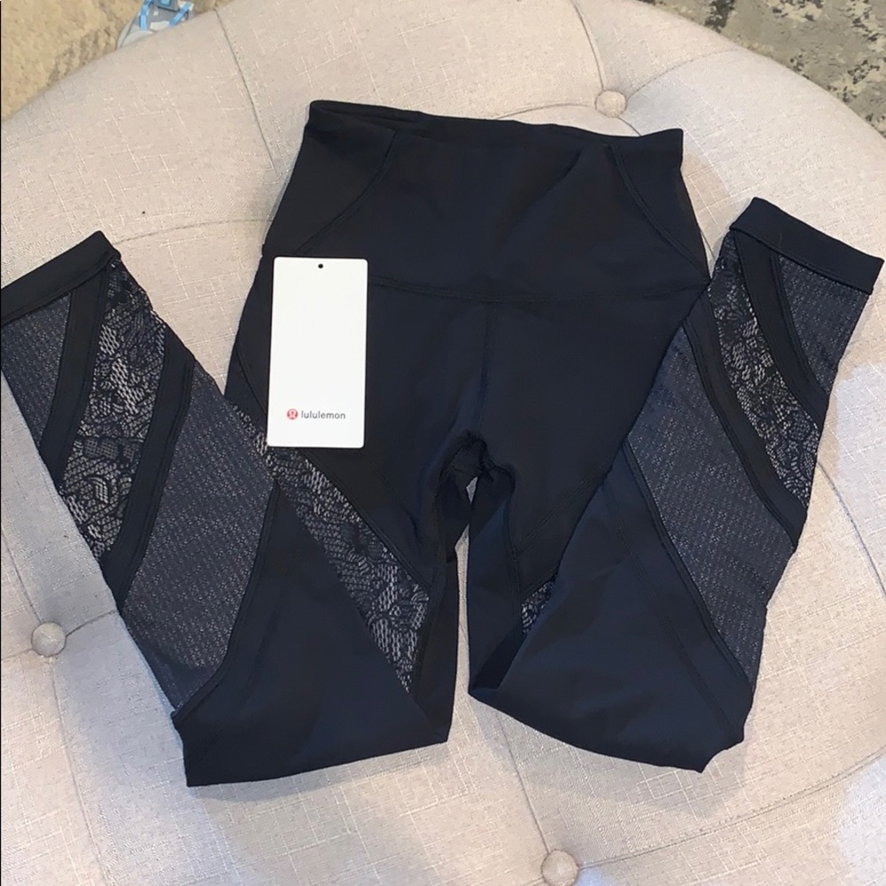 Lululemon “in focus run tight”